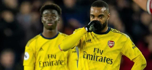 Arsenal no pudo con Sheffield y salió de puestos de Champions