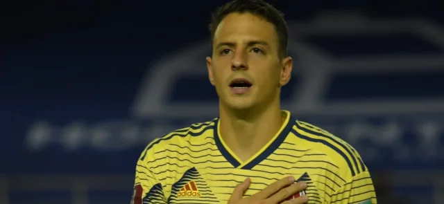 Bayer Leverkusen confirmó que Santiago Arias se fracturó el peroné