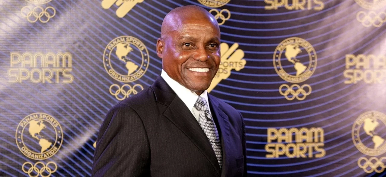 Carl Lewis: Es difícil que un atleta se prepare para Olímpicos estando en casa
