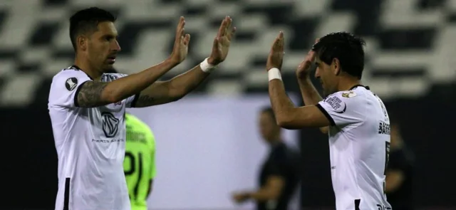 Colo Colo venció a Peñarol en el regreso de la Copa Libertadores