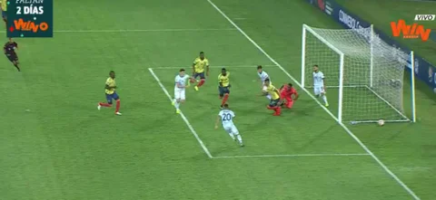 Colombia vs. Argentina | La 'albiceleste' arrancó con todo y estrelló el balón en el palo