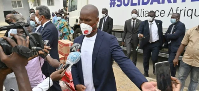 Didier Drogba ayuda a las familias más desfavorecidas en Costa de Marfil