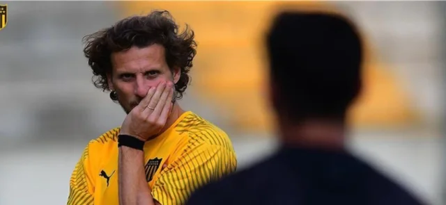 Diego Forlán, por malos resultados, es destituido como técnico de Peñarol
