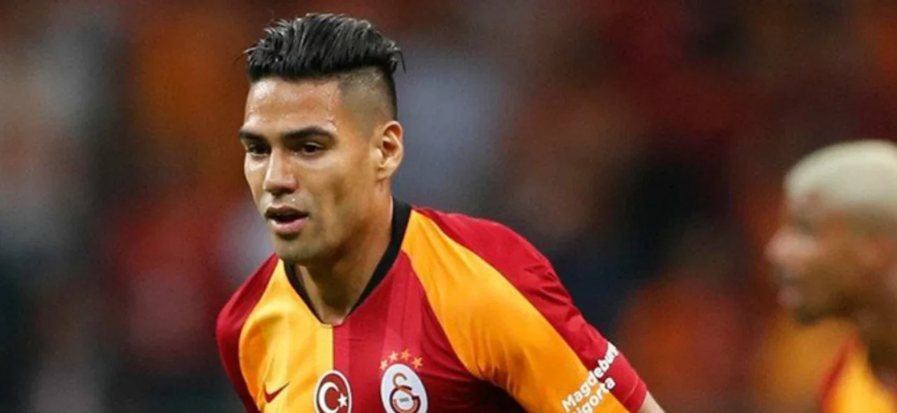 Falcao, de cabeza, tuvo la mejor oportunidad de anotar frente a Besiktas