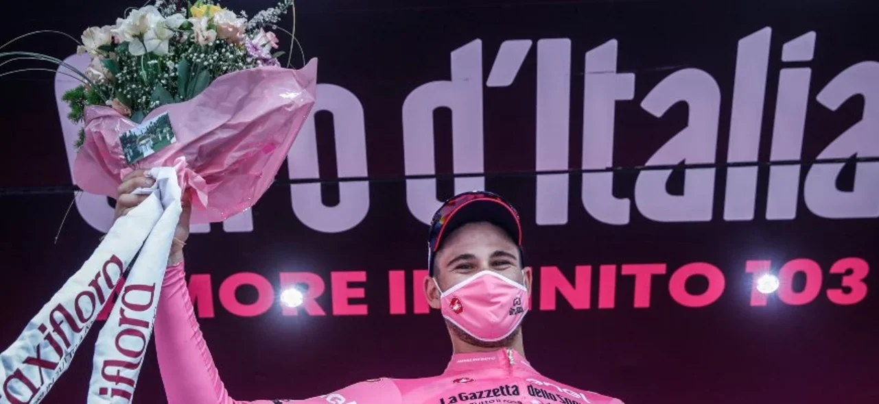 Giro de Italia | Filippo Ganna se vistió con la primera maglia rosa