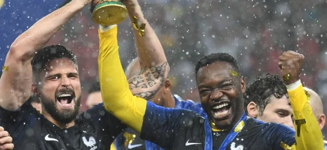 Giroud le responde a Benzema: Seré un kart, pero tengo un Mundial