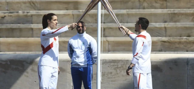 Grecia entregó la llama olímpica a Tokio-2020 sin público