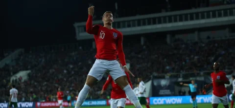Inglaterra goleó 0-6 a Bulgaria y puso un pie en la Euro 2020