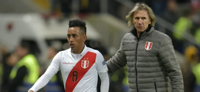 Jugadores y DT de selección peruana donan mascarillas para militares por COVID-19