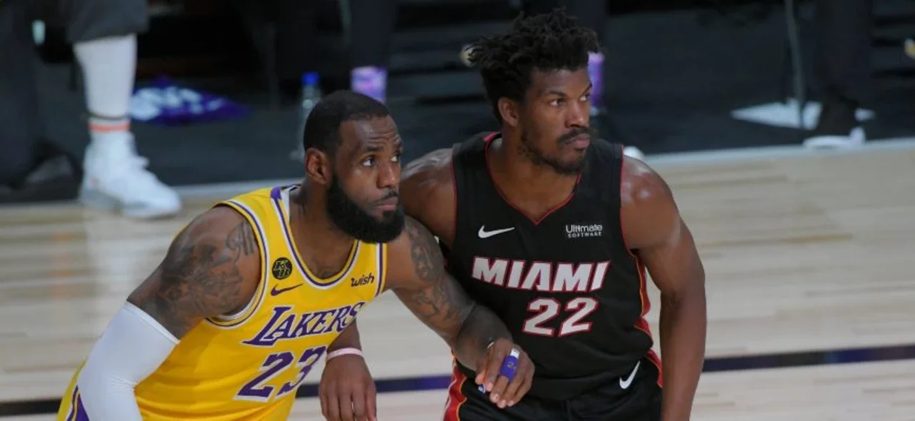 Lakers arrasó a Heat en el inicio de las finales de la NBA