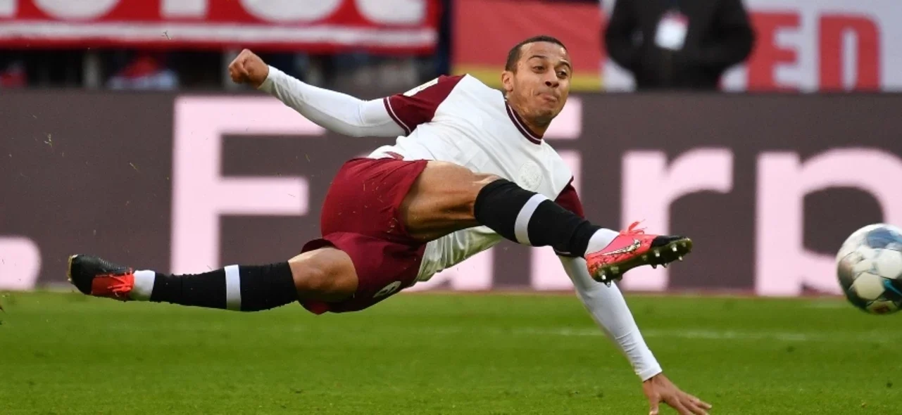 Liverpool le dio la bienvenida a Thiago Alcántara