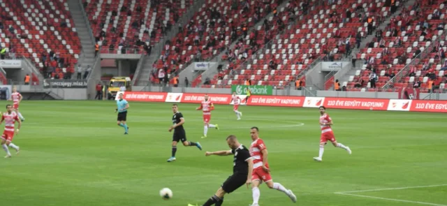 Los hinchas en Hungría regresaron al estadio, por primera vez, tras el COVID-19