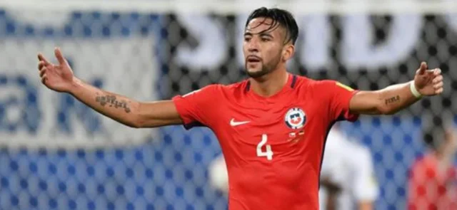 Mauricio Isla, nueva baja en Chile para el duelo contra Uruguay