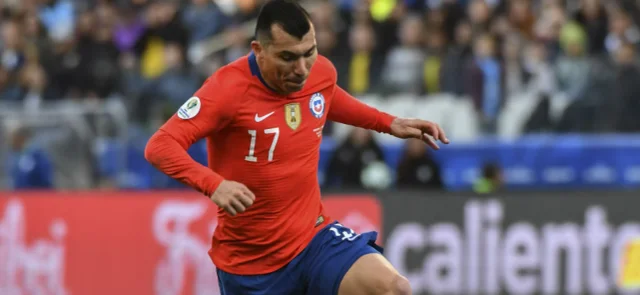Medel y Orellana, nuevas bajas de Chile para los juegos ante Uruguay y Colombia
