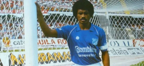 Millonarios anunció a Arnoldo Iguarán como su nuevo entrenador de delanteros