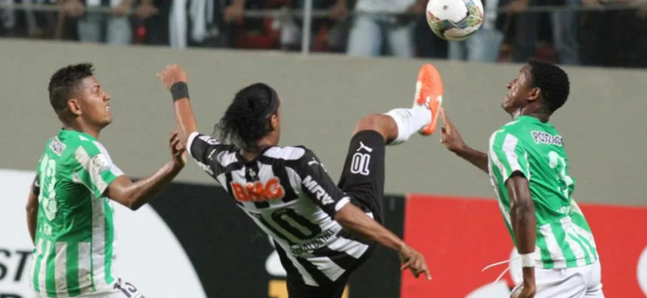 Nacional, rival de Santa Fe en la visita de Ronaldinho
