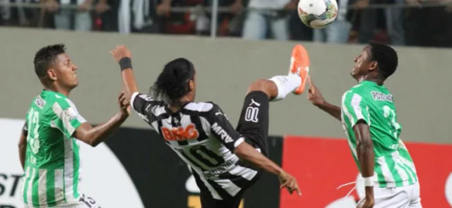 Nacional, rival de Santa Fe en la visita de Ronaldinho