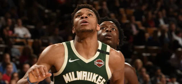 NBA | Antetokounmpo, Middleton y Bledsoe armaron fiesta en el triunfo de Bucks