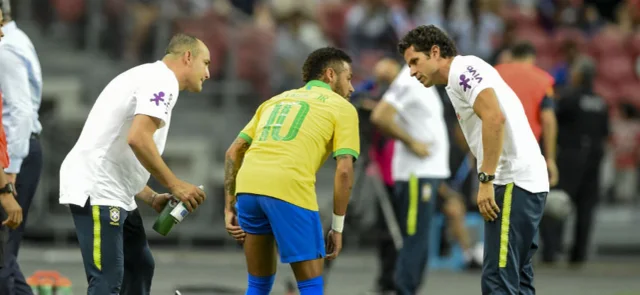 Neymar deja entrenamiento de Brasil y prende las alarmas para el juego ante Bolivia