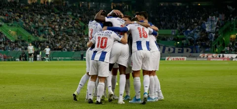 Porto, con Uribe y Díaz, derrotó al Sporting de Lisboa y sigue al acecho de Benfica