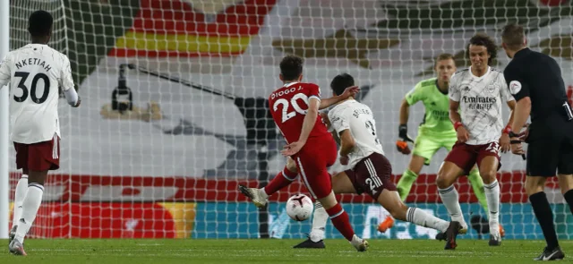 Premier League anuncia 10 casos positivos de coronavirus