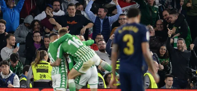 Real Madrid cayó frente a Real Betis y le cedió el liderato de LaLiga a Barcelona