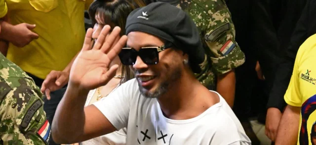 Ronaldinho pasó su cumpleaños 40 solo en una cárcel de Paraguay