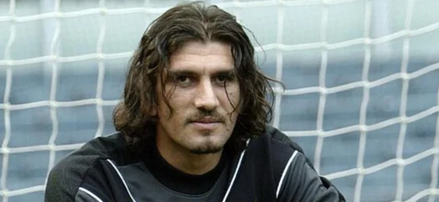 Rustu Recber, exarquero turco, se recuperó del coronavirus