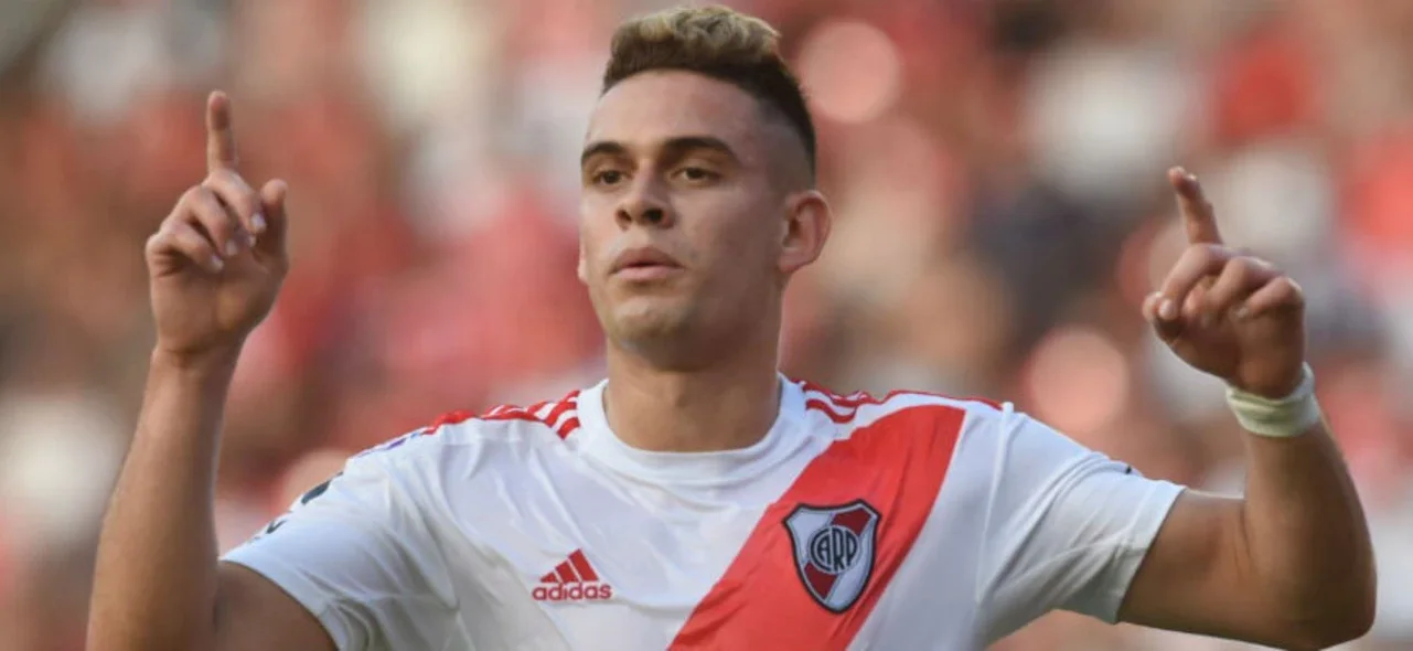 Santos Borré marcó doblete en el triunfo de River Plate sobre Independiente