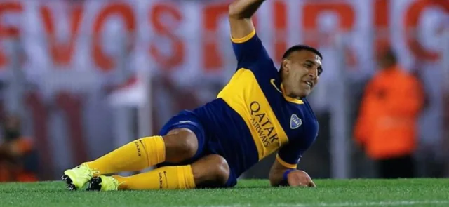 Santos Borré se entrena para simular faltas: ‘Wanchope’ Ábila