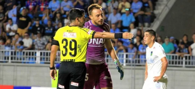 Sin fútbol en Chile, los jugadores se alistan para el primer torneo eSports