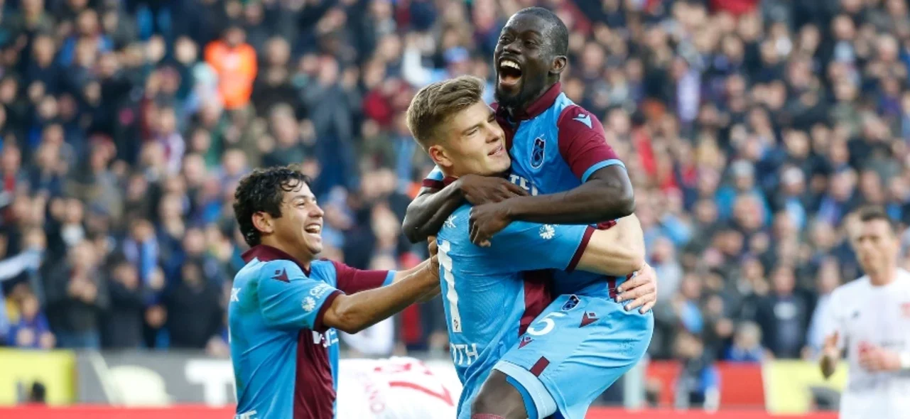 Trabzonspor derrotó a Sivasspor y tomó el liderato de la Superliga Turca