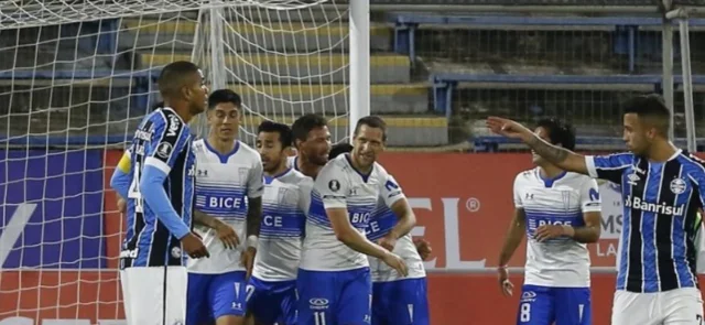U. Católica superó a Gremio y logró su primer triunfo en la Libertadores