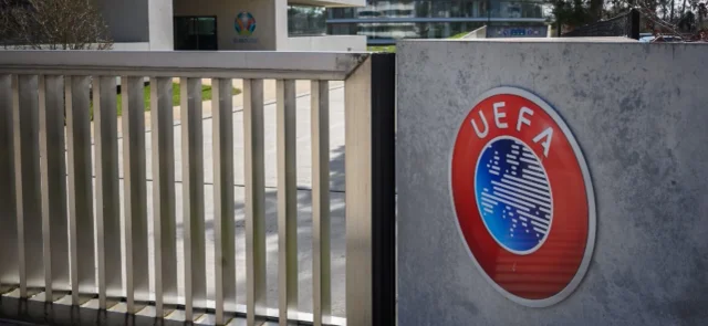 UEFA formalizó el aplazamiento de finales de la Champions y la Europa League