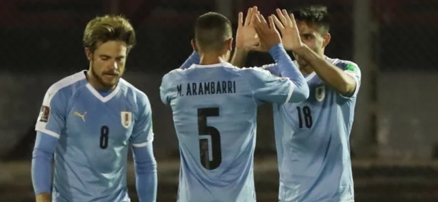 Uruguay logró un agónico triunfo frente a la Chile de Reinaldo Rueda