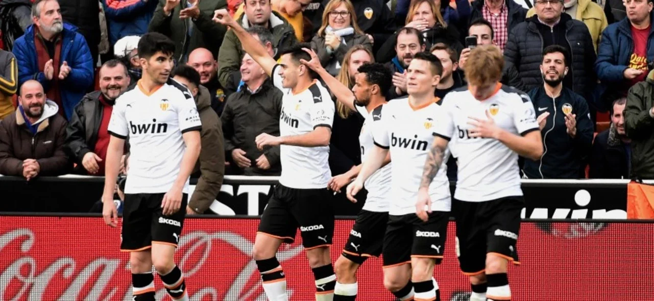 Valencia confirmó que el 35% de su plantel tiene el nuevo coronavirus