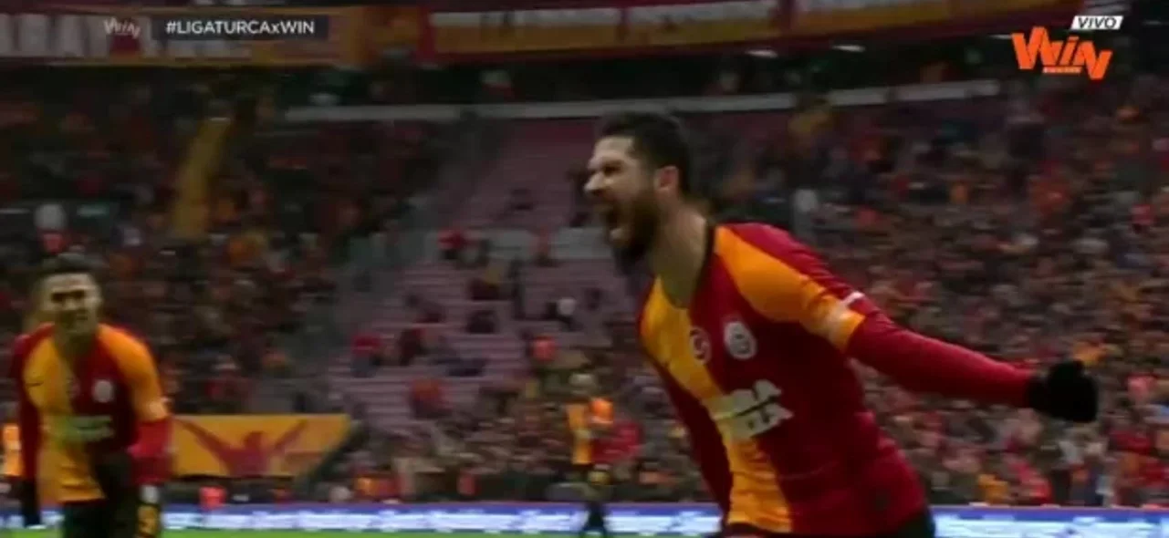 Emre Akbaba adelantó a Galatasaray frente a Denizlispor en la Superliga Turca