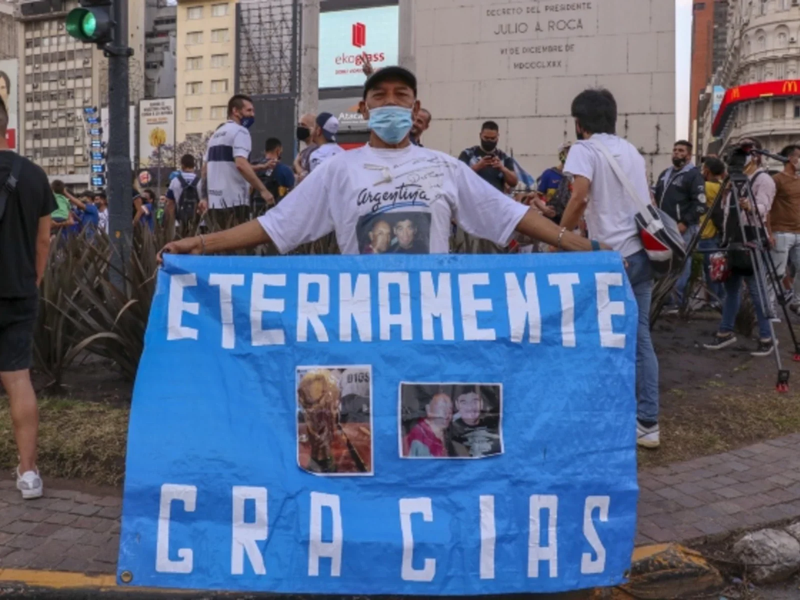 Fans de Diego Maradona se reunieron en el Obelisco de Buenos Aires. / Foto: AFP