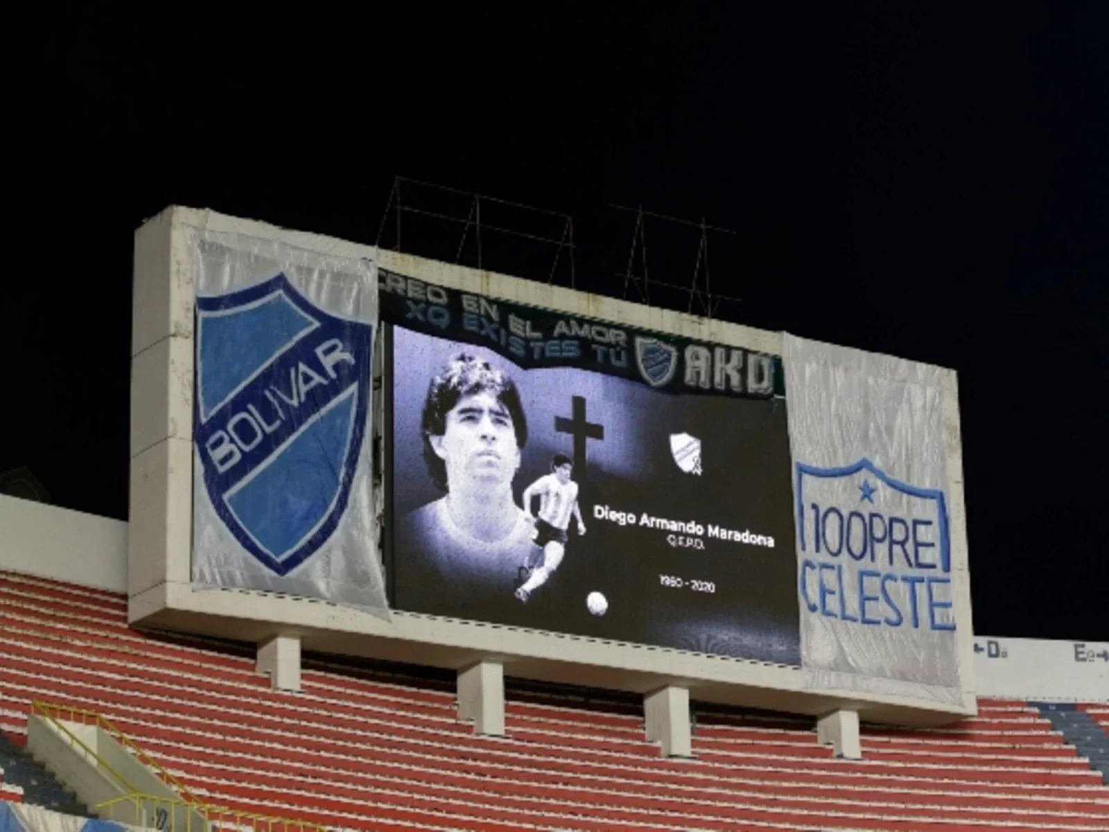 En la Copa Sudamericana también se cumplió un minuto de silencio por Diego Maradona. / Foto: AFP