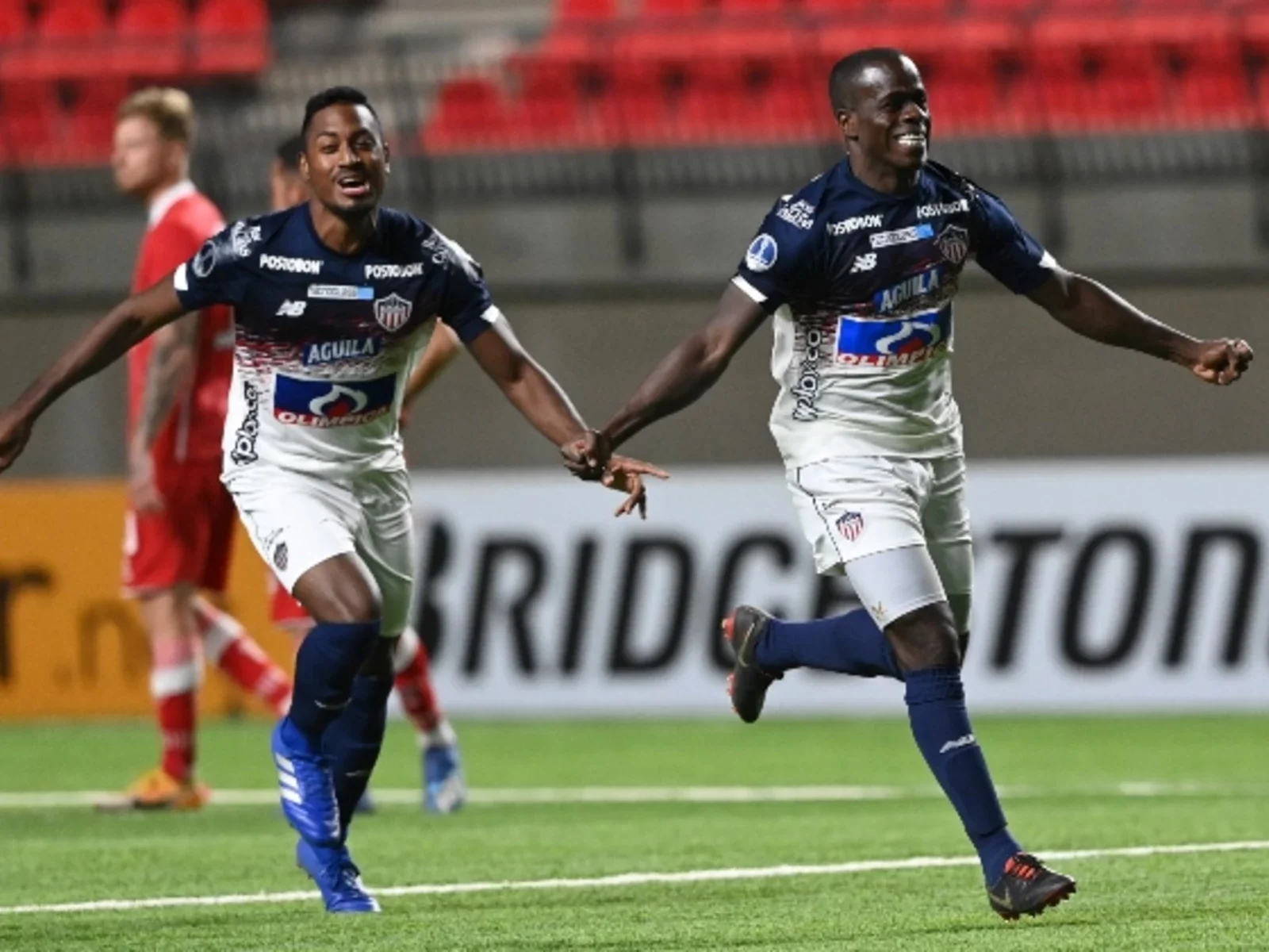 El 'tiburón' celebró en su visita a La Calera / AFP