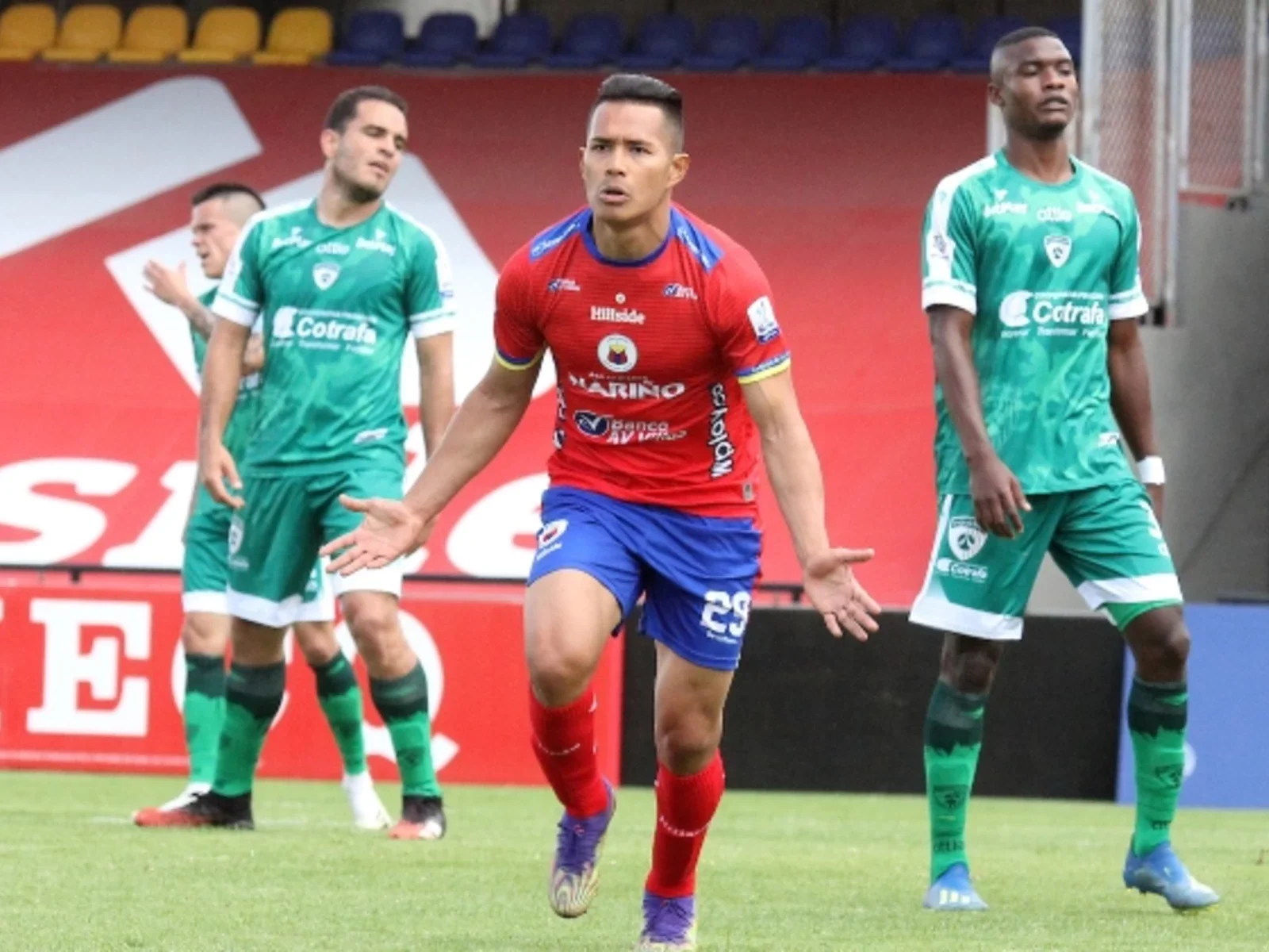Sebastián Herrera, con doblete, adelantó a Pasto frente a La Equidad. / Foto: VizzorImage.