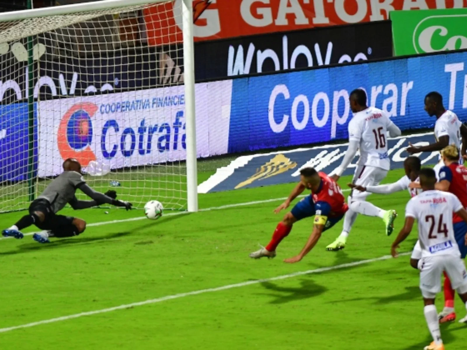 El 'pijao' no pudo celebrar en la tanda de penaltis / Foto VizzorImage