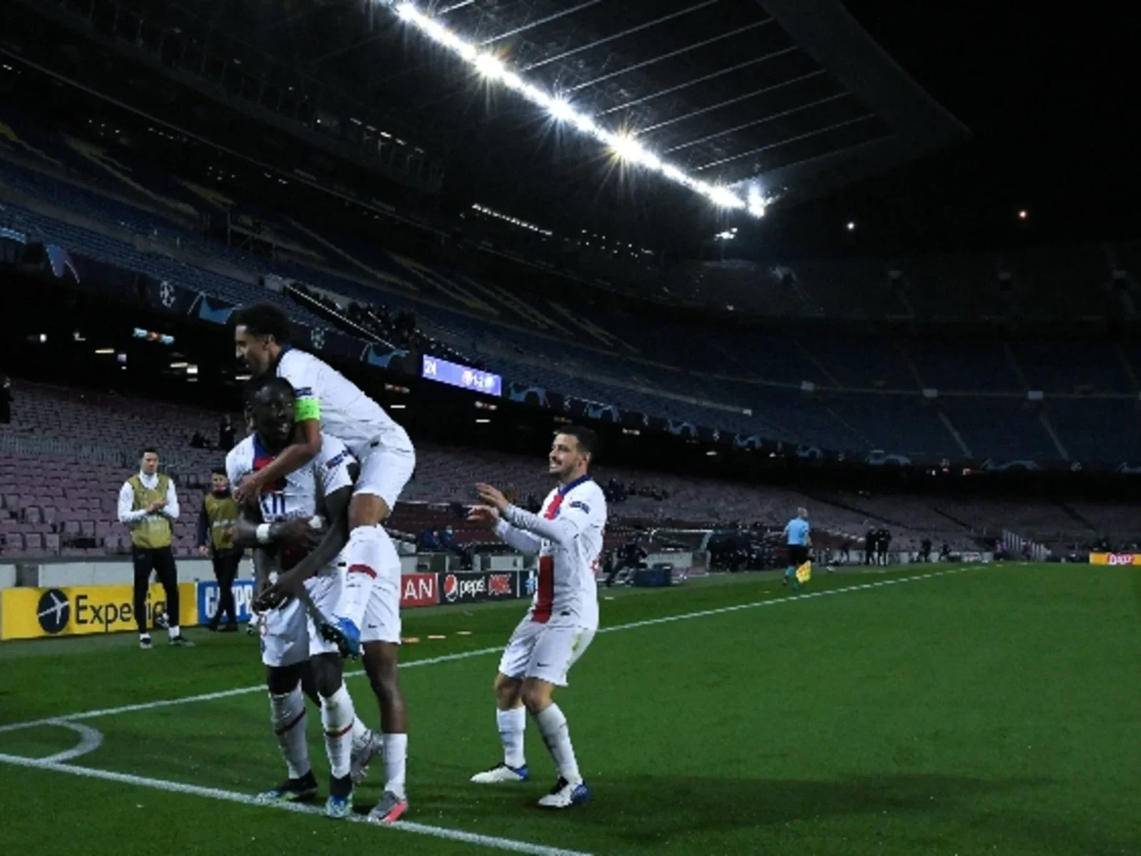 PSG derrotó 1-4 a Barcelona en los octavos de final ida de Champions. / Foto: AFP