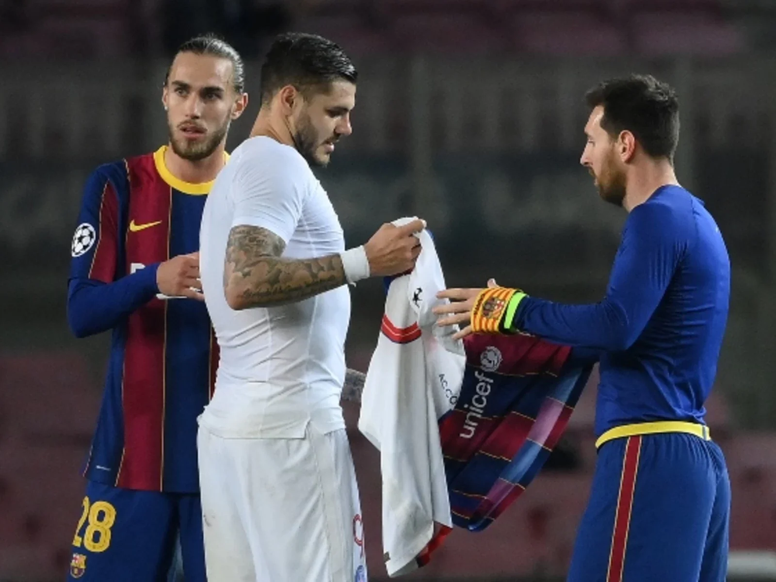 Messi e Icardi al final del compromiso. / Foto: AFP