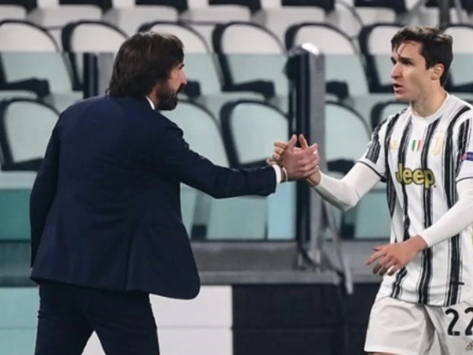 Andrea Pirlo felicita a Chiesa