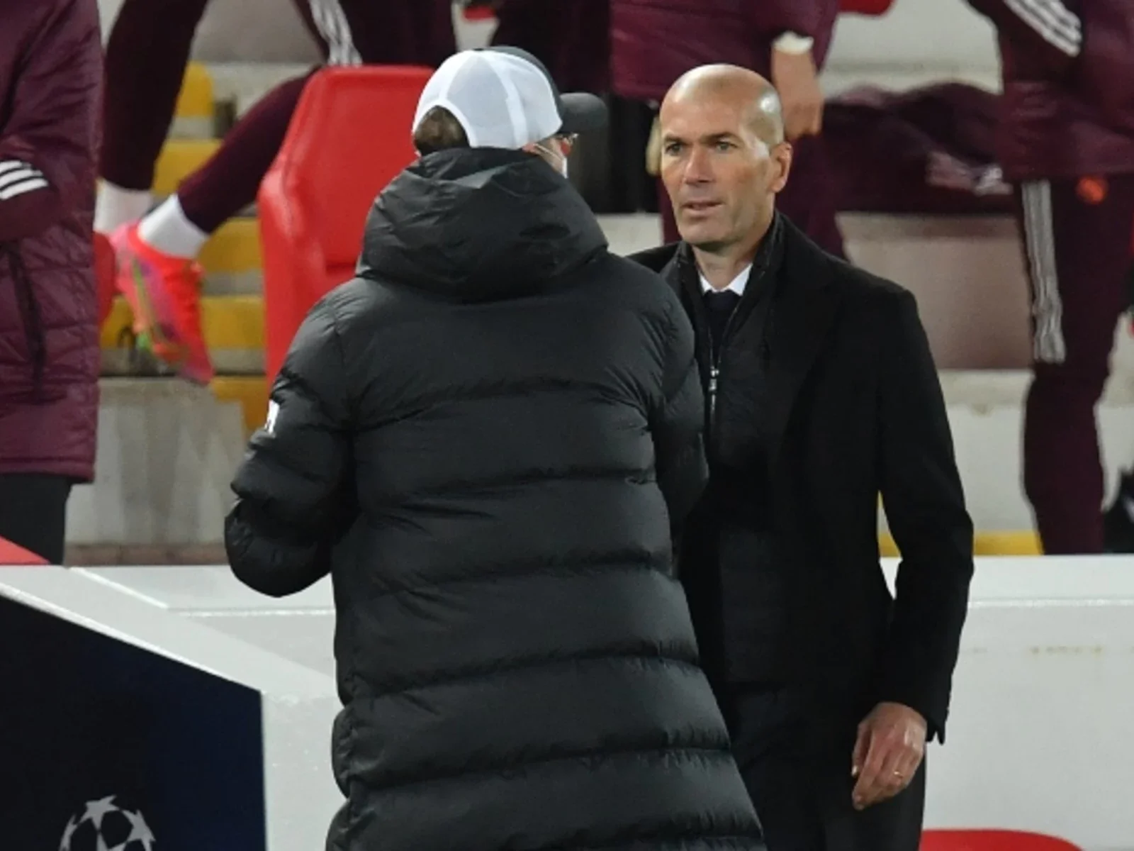 Saludo entre Zidane y Klopp / AFP