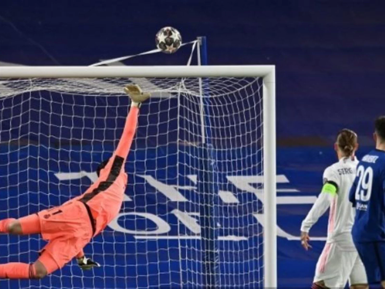 Atajadón de Courtois / AFP