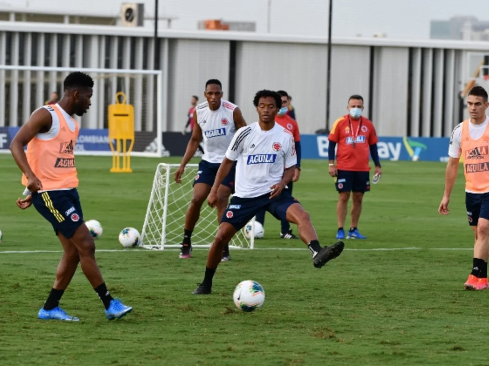 Cuadrado en entreno previo al juego ante Perú / Foto AFP