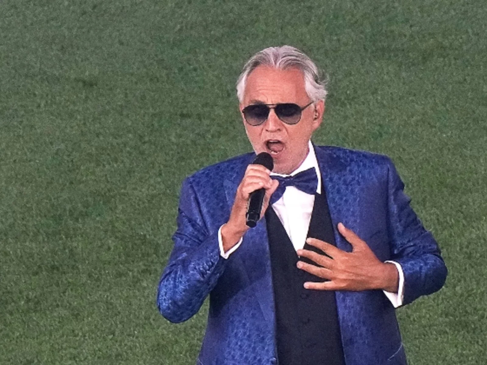Andrea Bocelli cantó en la ceremonia de inauguración. / Foto: AFP