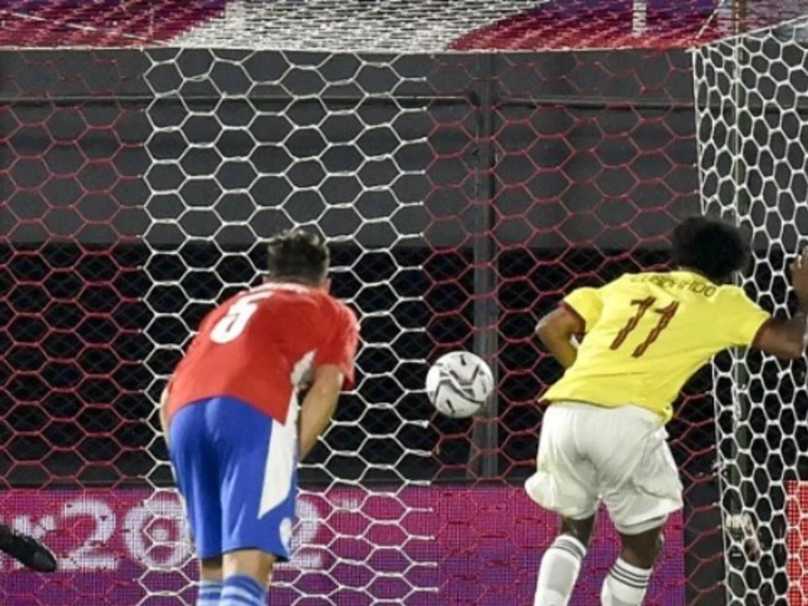 Penal marcado por Cuadrado/ AFP